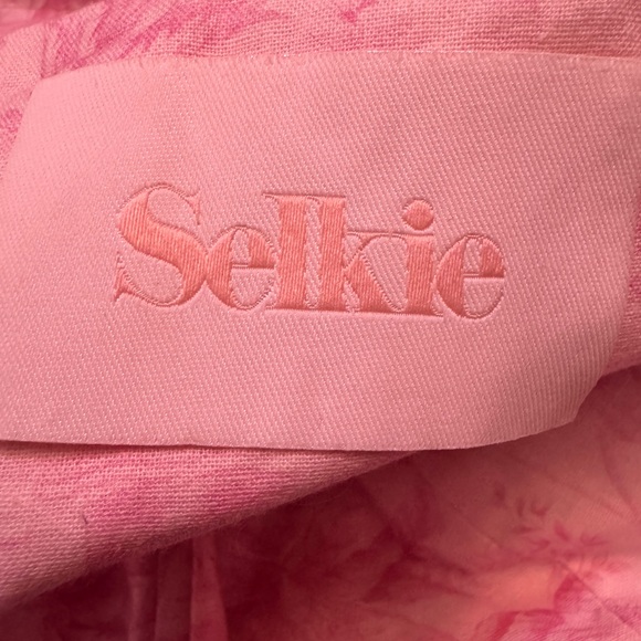 Elegant Pink Floral Selkie Dress - Picture 4 of 9